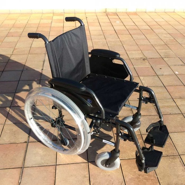 Carrozzina per anziani o disabili Vermeiren Jazz S50 con optional ruotine passaggi stretti